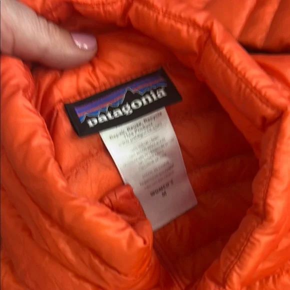 Patagonia women’s Orange micro puffer packable Jacket size medium - Picture 7 of 9